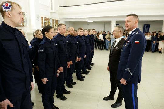 54 nowych policjantów, w tym funkcjonariusze z Chełma i Włodawy 54 nowych policjantów, w tym funkcjonariusze z Chełma i Włodawy