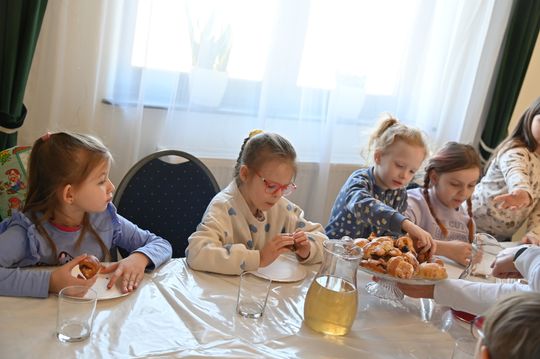 Gm. Kraśniczyn. Mali cukiernicy w akcji! Gm. Kraśniczyn. Mali cukiernicy w akcji!