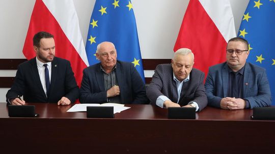 Podpisanie umów w ramach Rządowego Funduszu Rozwoju Dróg [GALERIA ZDJĘĆ]