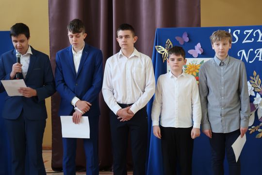 Gm. Kamień. Najlepsi uczniowie dostali od wójta stypendia [GALERIA ZDJĘĆ]