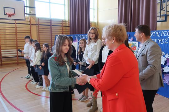 Gm. Kamień. Najlepsi uczniowie dostali od wójta stypendia [GALERIA ZDJĘĆ]