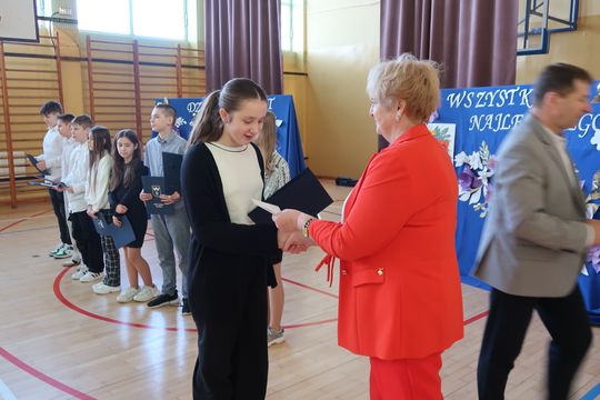 Gm. Kamień. Najlepsi uczniowie dostali od wójta stypendia [GALERIA ZDJĘĆ]