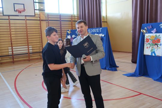 Gm. Kamień. Najlepsi uczniowie dostali od wójta stypendia [GALERIA ZDJĘĆ]