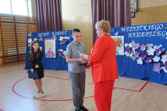 Gm. Kamień. Najlepsi uczniowie dostali od wójta stypendia [GALERIA ZDJĘĆ]