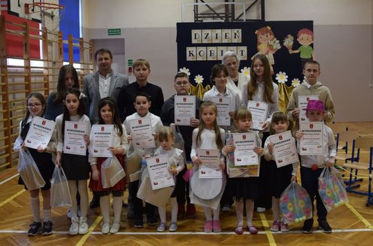 Gm. Kamień. Najlepsi uczniowie dostali od wójta stypendia [GALERIA ZDJĘĆ]