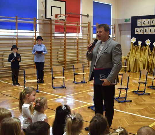 Gm. Kamień. Najlepsi uczniowie dostali od wójta stypendia [GALERIA ZDJĘĆ]