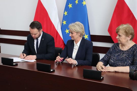 Podpisanie umów w ramach Rządowego Funduszu Rozwoju Dróg [GALERIA ZDJĘĆ]