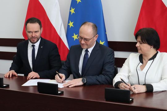 Podpisanie umów w ramach Rządowego Funduszu Rozwoju Dróg [GALERIA ZDJĘĆ]