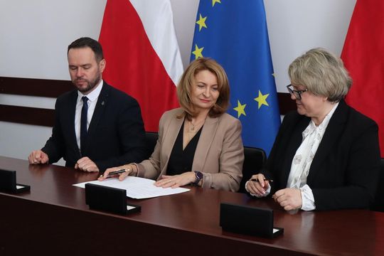 Podpisanie umów w ramach Rządowego Funduszu Rozwoju Dróg [GALERIA ZDJĘĆ]