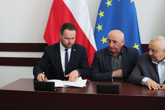 Podpisanie umów w ramach Rządowego Funduszu Rozwoju Dróg [GALERIA ZDJĘĆ]