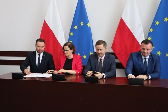 Podpisanie umów w ramach Rządowego Funduszu Rozwoju Dróg [GALERIA ZDJĘĆ]