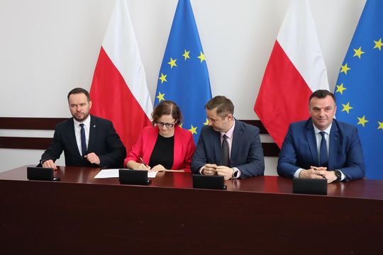 Podpisanie umów w ramach Rządowego Funduszu Rozwoju Dróg [GALERIA ZDJĘĆ]