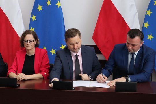 Podpisanie umów w ramach Rządowego Funduszu Rozwoju Dróg [GALERIA ZDJĘĆ]