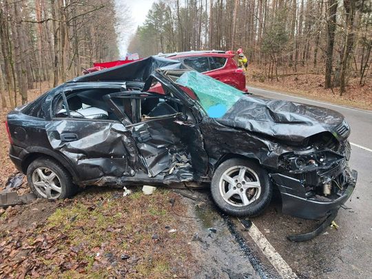 Tragiczny wypadek. Nie żyje 27-latka, która kierowała oplem [ZDJĘCIA]