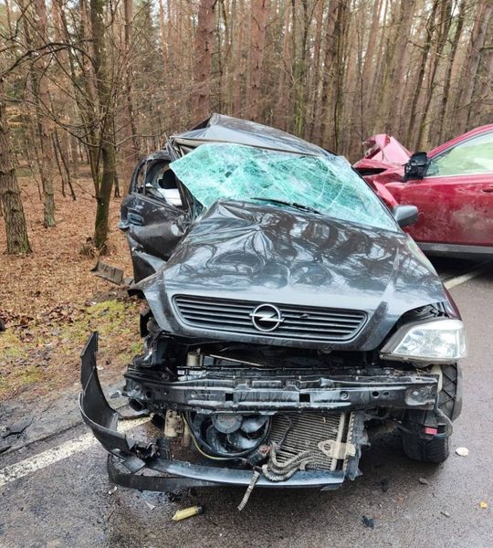 Tragiczny wypadek. Nie żyje 27-latka, która kierowała oplem [ZDJĘCIA]