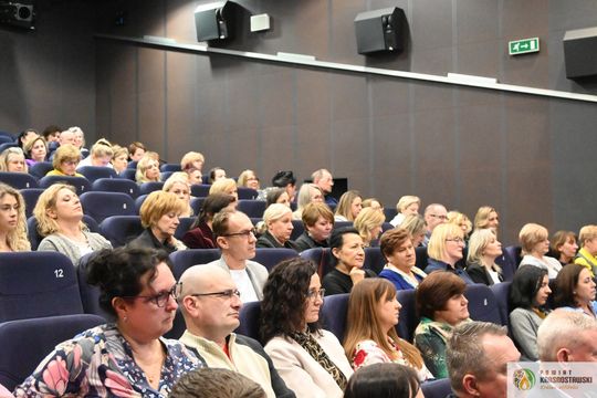 Krasnystaw. Ważna konferencja „Zobaczyć dziecko – jak dbać o dobrostan dzieci i młodzieży” [GALERIA ZDJĘĆ]