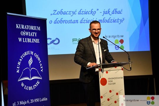 Krasnystaw. Ważna konferencja „Zobaczyć dziecko – jak dbać o dobrostan dzieci i młodzieży” [GALERIA ZDJĘĆ]