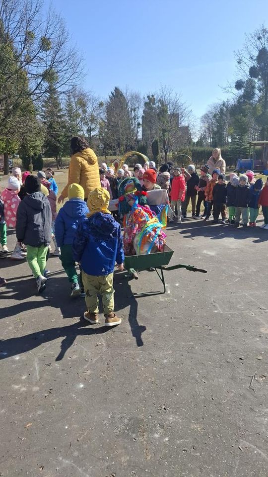 Przedszkolaki z 12 przywitały wiosnę [GALERIA ZDJĘĆ]