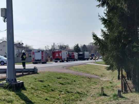 Pożar ciężarówki na drodze przed Izbicą [GALERIA ZDJĘĆ]
