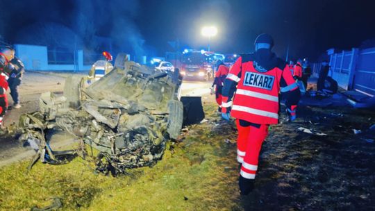 Tragiczny wypadek na Ogrodowej w Chełmie! Dwie ofiary śmiertelne, ośmiu rannych [ZDJĘCIA]