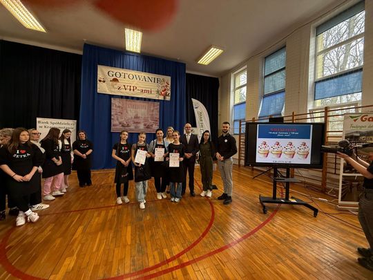 Krasnystaw. VII edycja Gotowania z VIP–ami, pod hasłem  – „SŁODKIE SMAKI- SWEET SWEET” [GALERIA ZDJĘĆ]