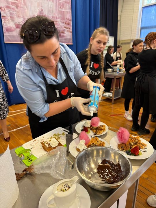 Krasnystaw. VII edycja Gotowania z VIP–ami, pod hasłem  – „SŁODKIE SMAKI- SWEET SWEET” [GALERIA ZDJĘĆ]