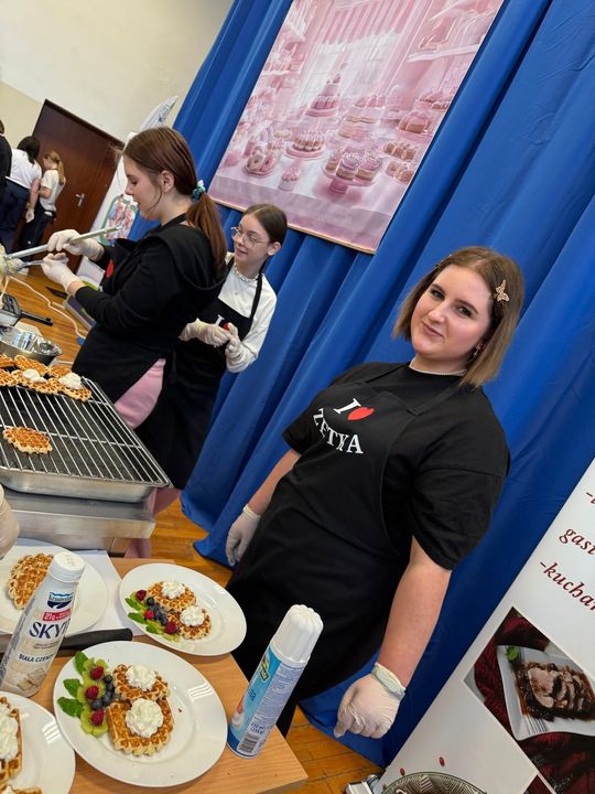 Krasnystaw. VII edycja Gotowania z VIP–ami, pod hasłem  – „SŁODKIE SMAKI- SWEET SWEET” [GALERIA ZDJĘĆ]