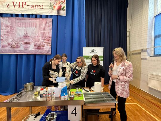 Krasnystaw. VII edycja Gotowania z VIP–ami, pod hasłem  – „SŁODKIE SMAKI- SWEET SWEET” [GALERIA ZDJĘĆ]