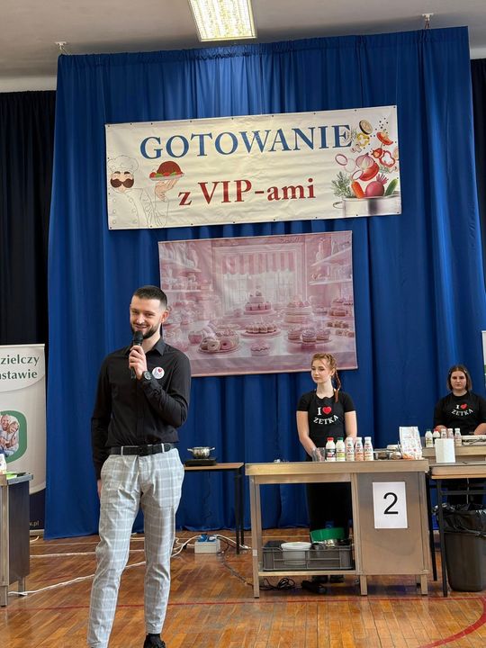 Krasnystaw. VII edycja Gotowania z VIP–ami, pod hasłem  – „SŁODKIE SMAKI- SWEET SWEET” [GALERIA ZDJĘĆ]