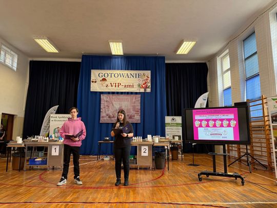 Krasnystaw. VII edycja Gotowania z VIP–ami, pod hasłem  – „SŁODKIE SMAKI- SWEET SWEET” [GALERIA ZDJĘĆ]