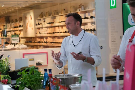 Mateusz Gessler gotował wielkanocne potrawy w Chełmie [GARLERIA ZDJĘĆ]