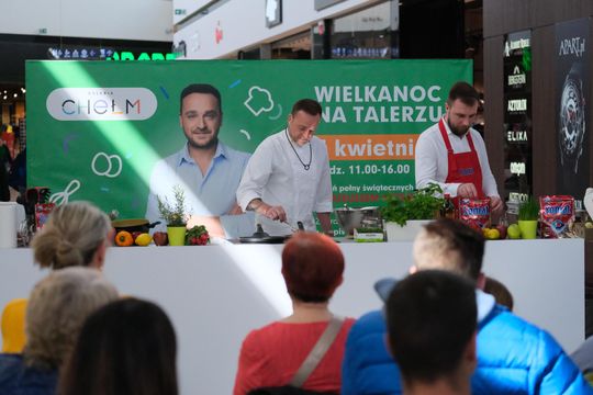 Mateusz Gessler gotował wielkanocne potrawy w Chełmie [GARLERIA ZDJĘĆ]