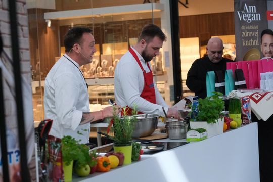 Mateusz Gessler gotował wielkanocne potrawy w Chełmie [GARLERIA ZDJĘĆ]