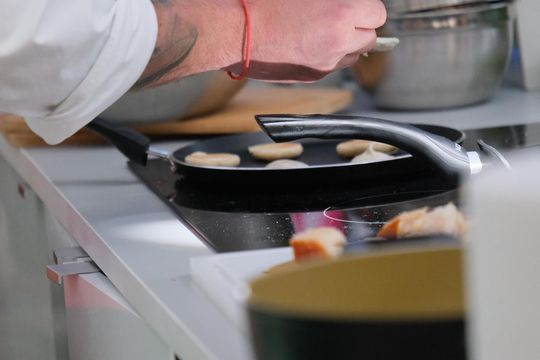 Mateusz Gessler gotował wielkanocne potrawy w Chełmie [GARLERIA ZDJĘĆ]