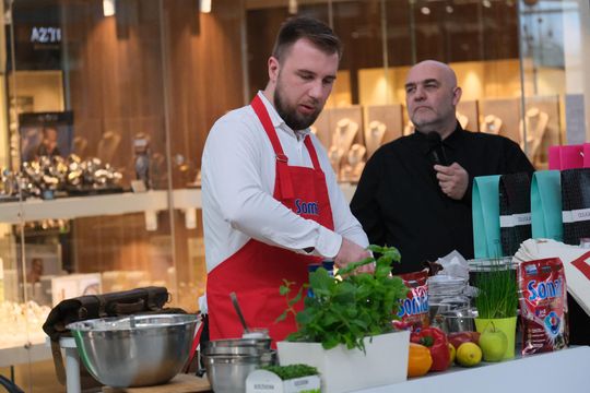 Mateusz Gessler gotował wielkanocne potrawy w Chełmie [GARLERIA ZDJĘĆ]