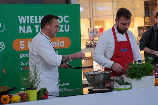 Mateusz Gessler gotował wielkanocne potrawy w Chełmie [GARLERIA ZDJĘĆ]