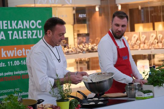 Mateusz Gessler gotował wielkanocne potrawy w Chełmie [GARLERIA ZDJĘĆ]