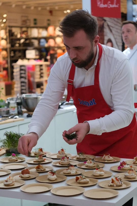 Mateusz Gessler gotował wielkanocne potrawy w Chełmie [GARLERIA ZDJĘĆ]