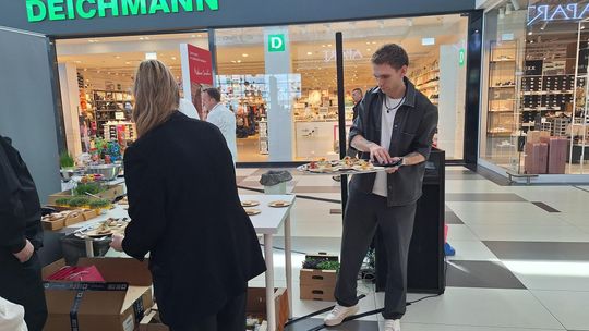 Mateusz Gessler gotował wielkanocne potrawy w Chełmie [GARLERIA ZDJĘĆ]