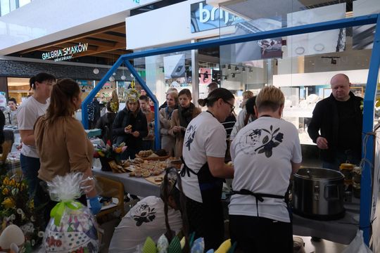 Mateusz Gessler gotował wielkanocne potrawy w Chełmie [GARLERIA ZDJĘĆ]