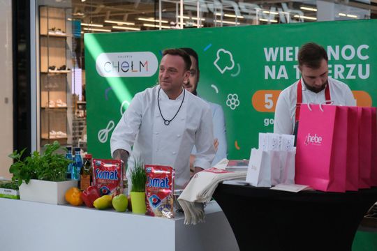 Mateusz Gessler gotował wielkanocne potrawy w Chełmie [GARLERIA ZDJĘĆ]