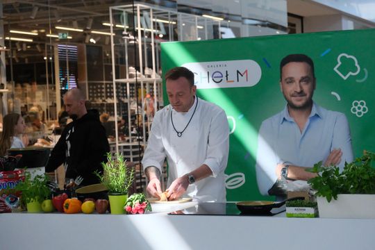 Mateusz Gessler gotował wielkanocne potrawy w Chełmie [GARLERIA ZDJĘĆ]