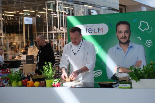 Mateusz Gessler gotował wielkanocne potrawy w Chełmie [GARLERIA ZDJĘĆ]