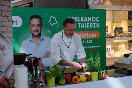 Mateusz Gessler gotował wielkanocne potrawy w Chełmie [GARLERIA ZDJĘĆ]