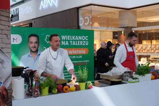 Mateusz Gessler gotował wielkanocne potrawy w Chełmie [GARLERIA ZDJĘĆ]