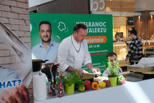 Mateusz Gessler gotował wielkanocne potrawy w Chełmie [GARLERIA ZDJĘĆ]