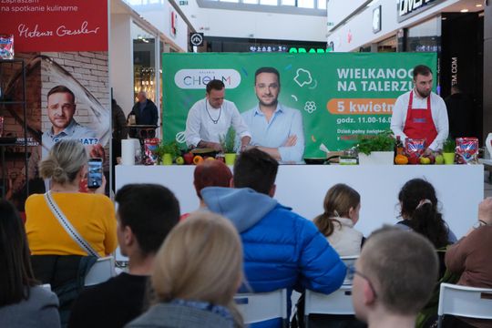 Mateusz Gessler gotował wielkanocne potrawy w Chełmie [GARLERIA ZDJĘĆ]