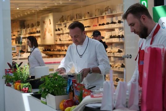 Mateusz Gessler gotował wielkanocne potrawy w Chełmie [GARLERIA ZDJĘĆ]
