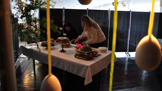 Gm. Krasnystaw. Kiermasz Wielkanocy w GCK – Siennica Nadolna [GALERIA ZDJĘĆ]