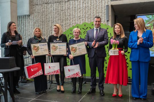 VI Wojewódzki Konkurs na Palmę i Pisankę Wielkanocną VI Wojewódzki Konkurs na Palmę i Pisankę Wielkanocną